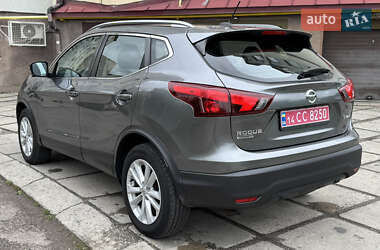 Внедорожник / Кроссовер Nissan Rogue Sport 2017 в 