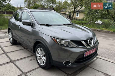 Внедорожник / Кроссовер Nissan Rogue Sport 2017 в 