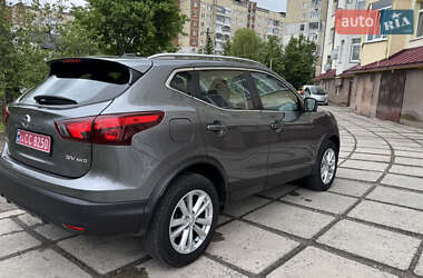 Внедорожник / Кроссовер Nissan Rogue Sport 2017 в 