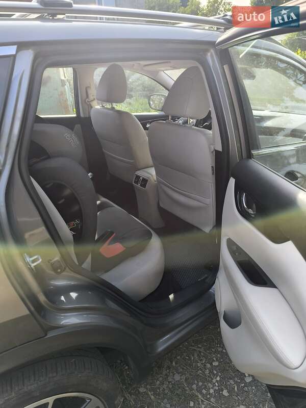 Внедорожник / Кроссовер Nissan Rogue Sport 2017 в Одессе