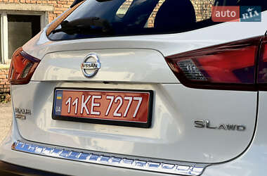 Внедорожник / Кроссовер Nissan Rogue Sport 2017 в 