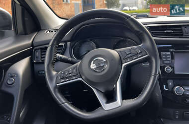 Внедорожник / Кроссовер Nissan Rogue Sport 2017 в 