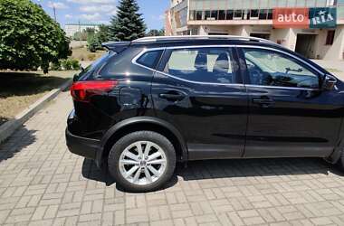 Внедорожник / Кроссовер Nissan Rogue Sport 2018 в 