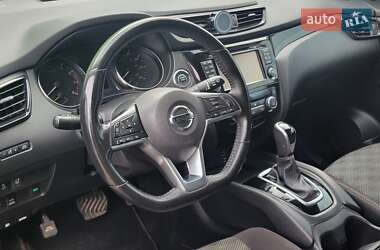 Внедорожник / Кроссовер Nissan Rogue Sport 2017 в 