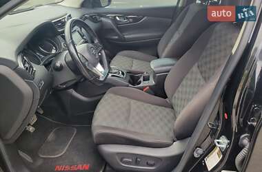 Внедорожник / Кроссовер Nissan Rogue Sport 2017 в 