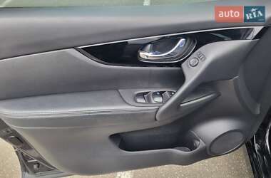 Внедорожник / Кроссовер Nissan Rogue Sport 2017 в 