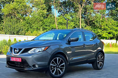 Внедорожник / Кроссовер Nissan Rogue Sport 2017 в Луцке