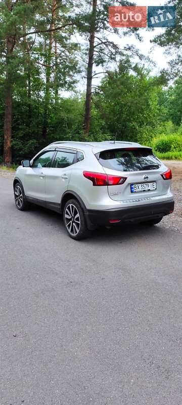 Внедорожник / Кроссовер Nissan Rogue Sport 2017 в Нетешине