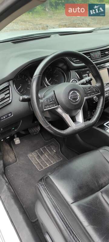 Внедорожник / Кроссовер Nissan Rogue Sport 2017 в Нетешине