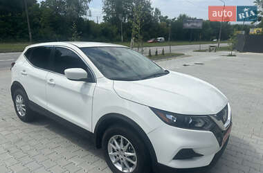 Позашляховик / Кросовер Nissan Rogue Sport 2020 в Чернівцях