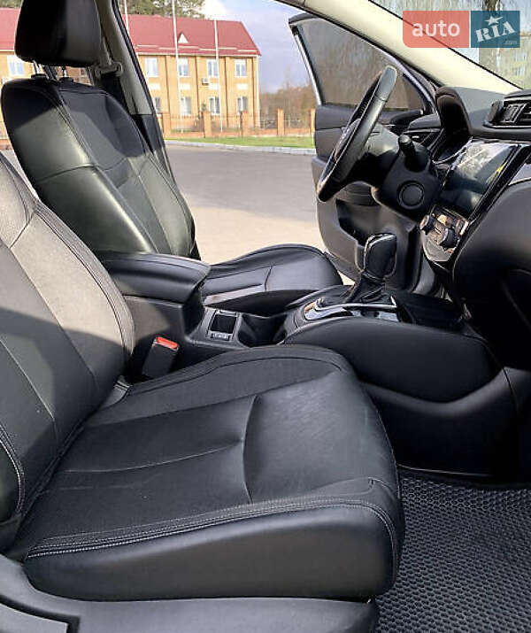 Внедорожник / Кроссовер Nissan Rogue Sport 2017 в Киеве