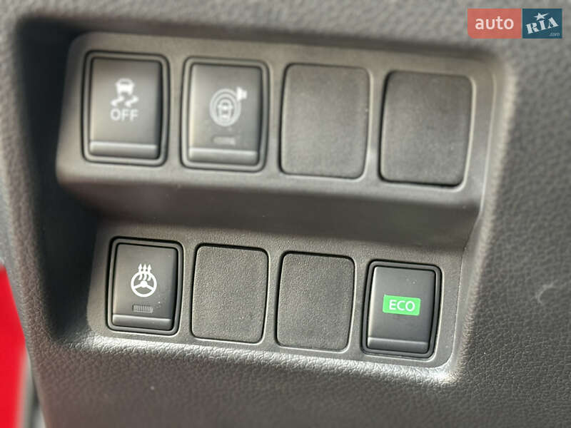 Внедорожник / Кроссовер Nissan Rogue Sport 2017 в Одессе