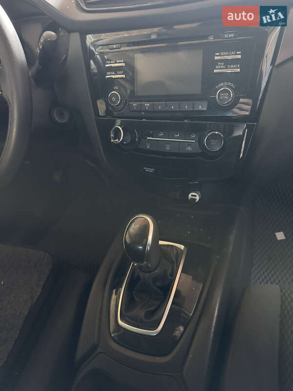 Внедорожник / Кроссовер Nissan Rogue Sport 2017 в Вижнице