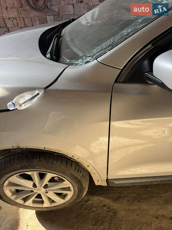 Внедорожник / Кроссовер Nissan Rogue Sport 2017 в Вижнице