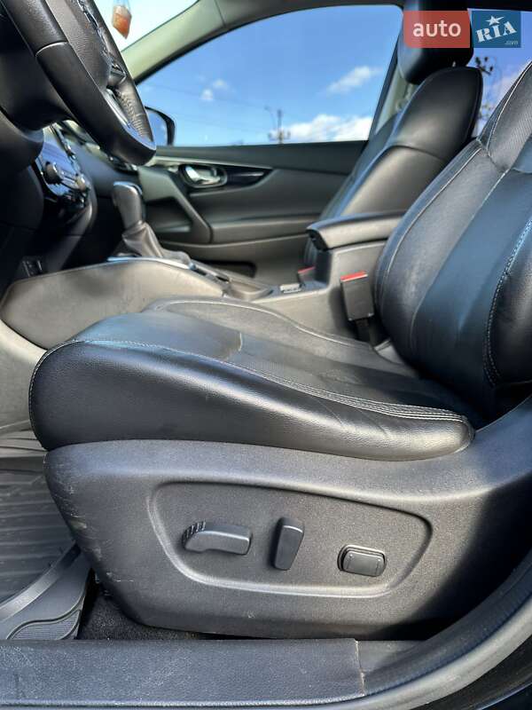 Позашляховик / Кросовер Nissan Rogue Sport 2017 в Білогородці