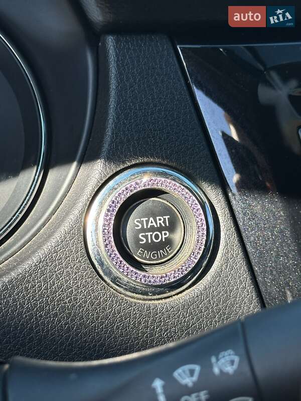 Позашляховик / Кросовер Nissan Rogue Sport 2017 в Білогородці