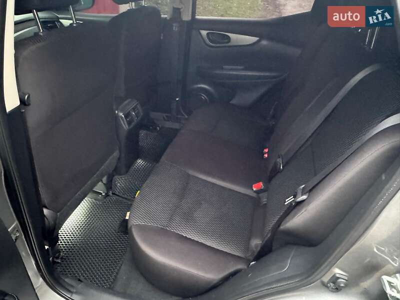 Внедорожник / Кроссовер Nissan Rogue Sport 2017 в Шевченкове