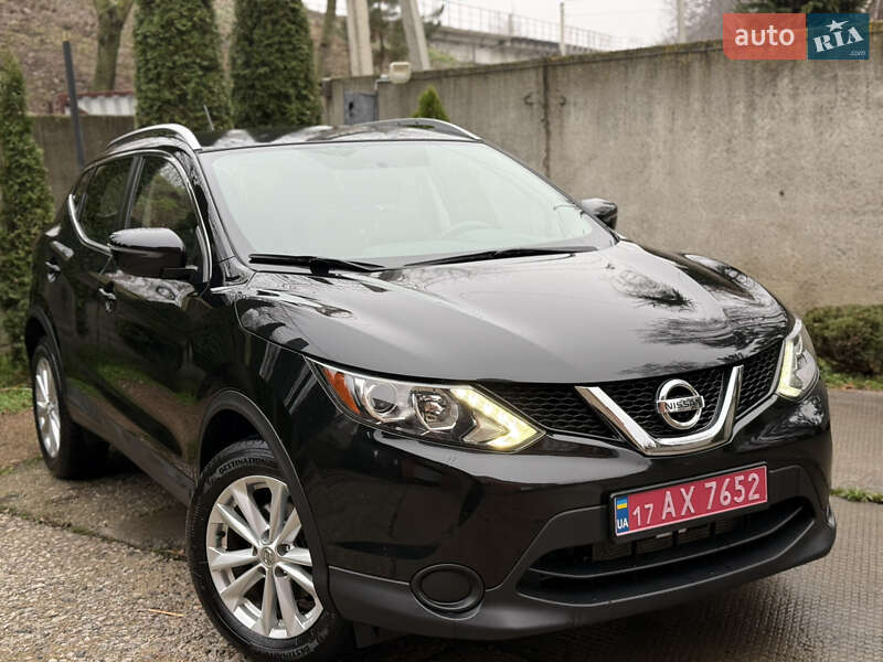 Внедорожник / Кроссовер Nissan Rogue Sport 2018 в Лубнах