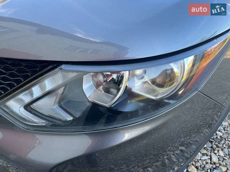 Позашляховик / Кросовер Nissan Rogue Sport 2017 в Івано-Франківську