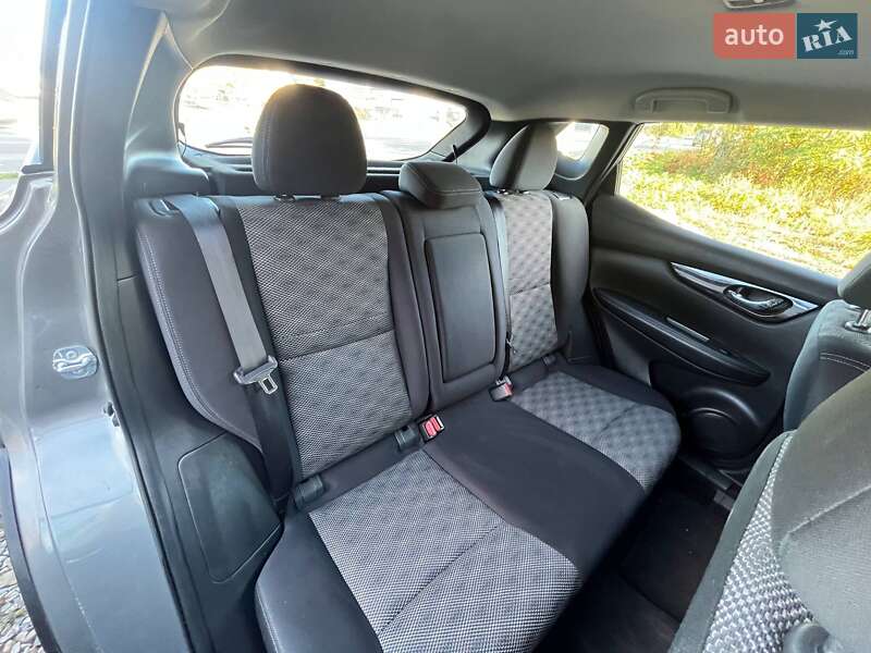 Позашляховик / Кросовер Nissan Rogue Sport 2017 в Івано-Франківську