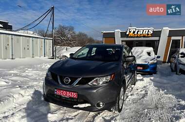 Внедорожник / Кроссовер Nissan Rogue Sport 2017 в Стрые
