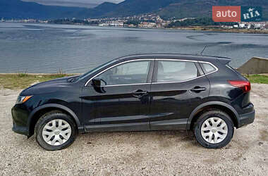 Внедорожник / Кроссовер Nissan Rogue Sport 2018 в Ужгороде