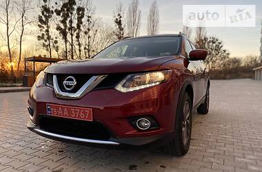 Внедорожник / Кроссовер Nissan Rogue 2016 в Луцке