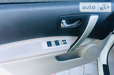 Позашляховик / Кросовер Nissan Rogue 2010 в 