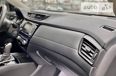 Позашляховик / Кросовер Nissan Rogue 2017 в 