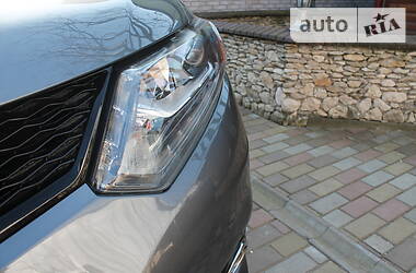 Позашляховик / Кросовер Nissan Rogue 2015 в 