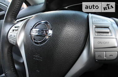 Позашляховик / Кросовер Nissan Rogue 2015 в 