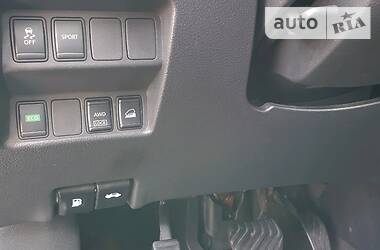Позашляховик / Кросовер Nissan Rogue 2015 в 