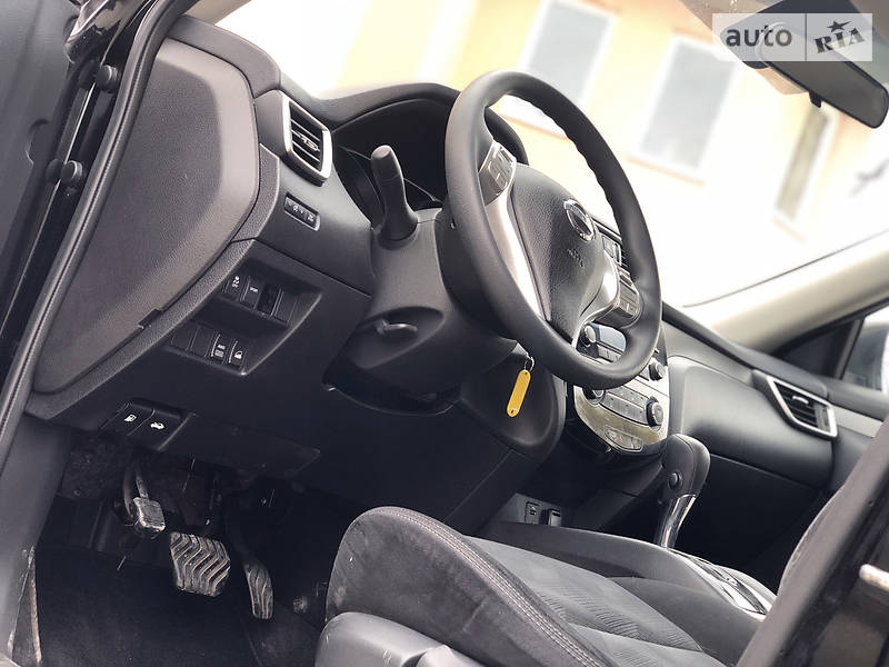 Позашляховик / Кросовер Nissan Rogue 2014 в Луцьку