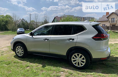 Позашляховик / Кросовер Nissan Rogue 2018 в 