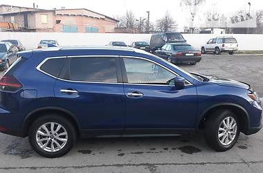 Позашляховик / Кросовер Nissan Rogue 2017 в 
