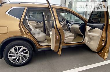 Позашляховик / Кросовер Nissan Rogue 2014 в 