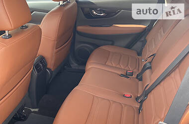Позашляховик / Кросовер Nissan Rogue 2016 в 