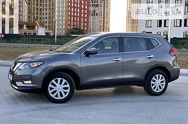 Позашляховик / Кросовер Nissan Rogue 2016 в 