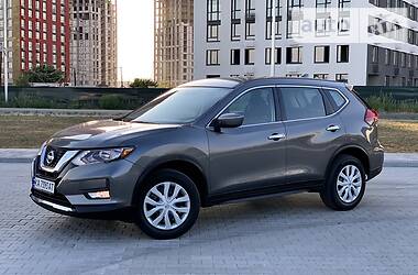 Позашляховик / Кросовер Nissan Rogue 2016 в 