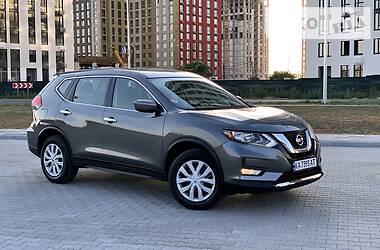Позашляховик / Кросовер Nissan Rogue 2016 в 