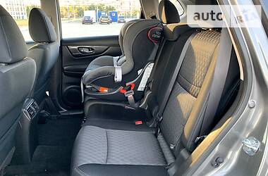 Позашляховик / Кросовер Nissan Rogue 2016 в 