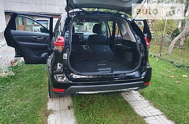 Внедорожник / Кроссовер Nissan Rogue 2017 в Ивано-Франковске