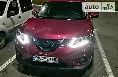 Внедорожник / Кроссовер Nissan Rogue 2015 в Ровно