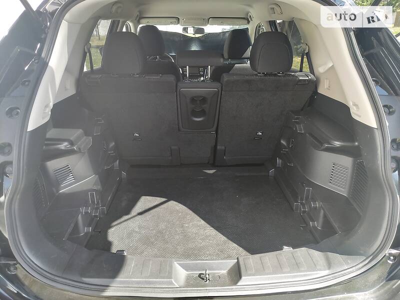 Внедорожник / Кроссовер Nissan Rogue 2016 в Полтаве