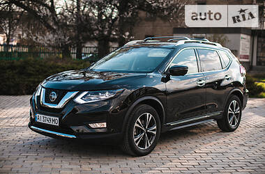 Внедорожник / Кроссовер Nissan Rogue 2017 в 