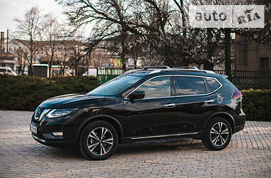 Внедорожник / Кроссовер Nissan Rogue 2017 в 