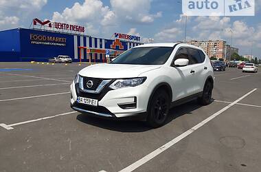 Внедорожник / Кроссовер Nissan Rogue 2016 в Кропивницком