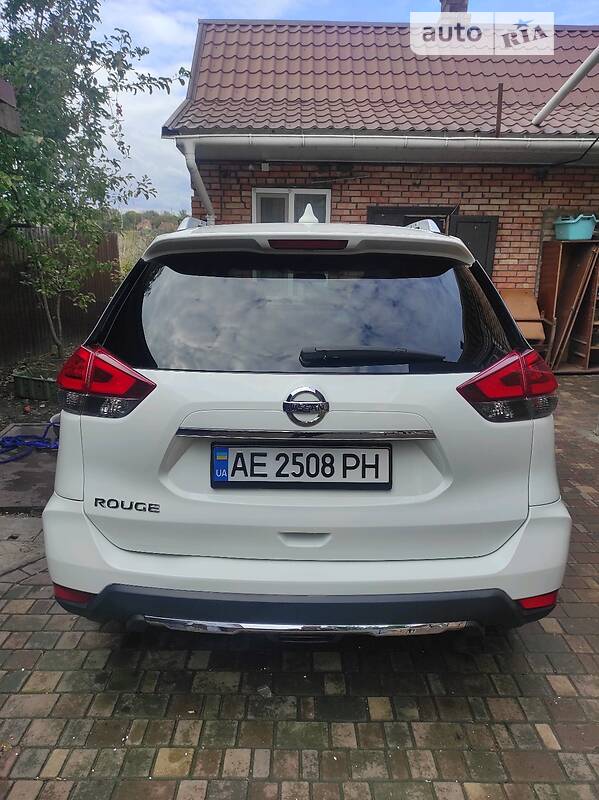 Внедорожник / Кроссовер Nissan Rogue 2017 в Марганце