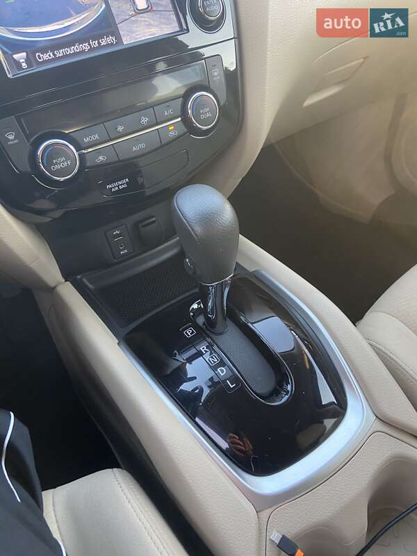 Внедорожник / Кроссовер Nissan Rogue 2016 в Одессе