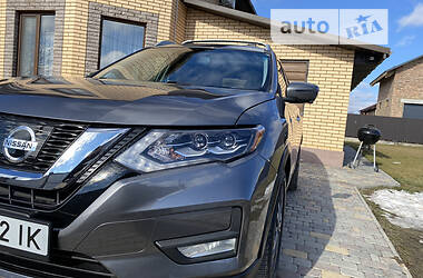 Внедорожник / Кроссовер Nissan Rogue 2017 в 